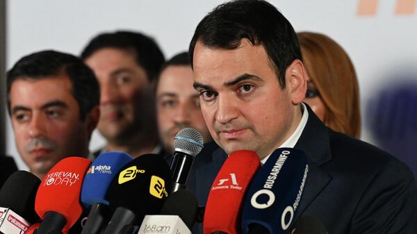 Пресс-конференция координатора движения По-своему Нарека Карапетяна (23 декабря 2025). Еревaн - Sputnik Армения