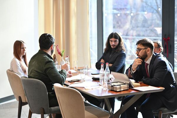 Межвузовский чемпионат Армении по дебатам на русском языке (24 декабря 2025). Еревaн - Sputnik Армения