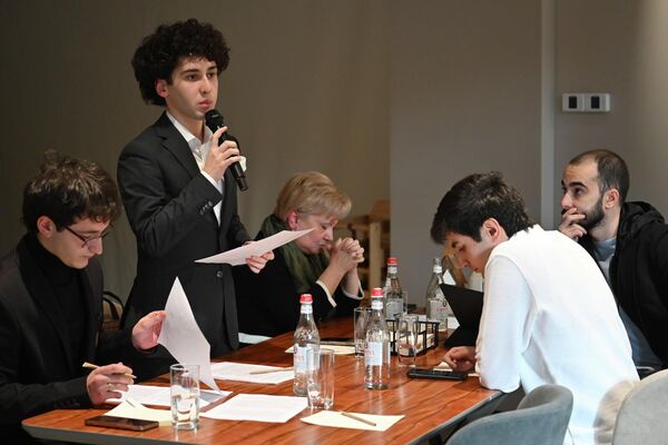 Межвузовский чемпионат Армении по дебатам на русском языке (24 декабря 2025). Еревaн - Sputnik Армения