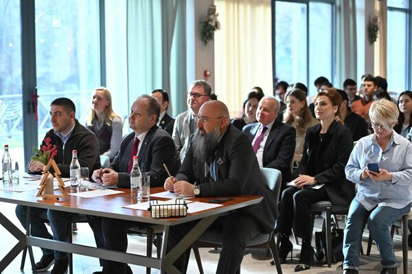 Межвузовский чемпионат Армении по дебатам на русском языке (24 декабря 2025). Еревaн - Sputnik Армения