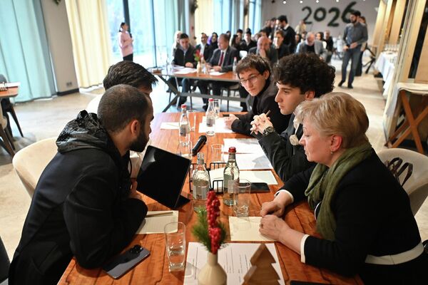 Межвузовский чемпионат Армении по дебатам на русском языке (24 декабря 2025). Еревaн - Sputnik Армения