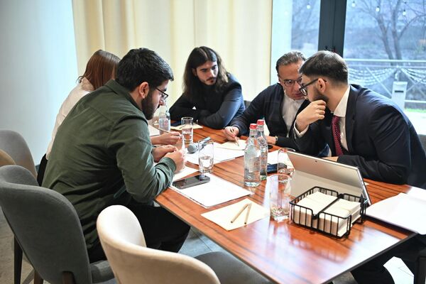 Межвузовский чемпионат Армении по дебатам на русском языке (24 декабря 2025). Еревaн - Sputnik Армения