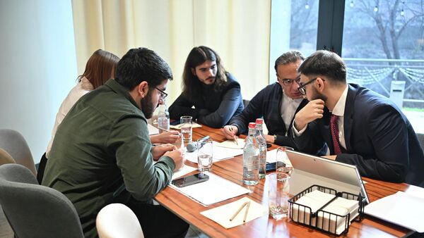 Межвузовский чемпионат Армении по дебатам на русском языке (24 декабря 2025). Еревaн - Sputnik Армения