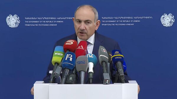 Премьер-министр Никол Пашинян отвечает на вопросы журналистов (25 декабря 2025). Еревaн - Sputnik Армения