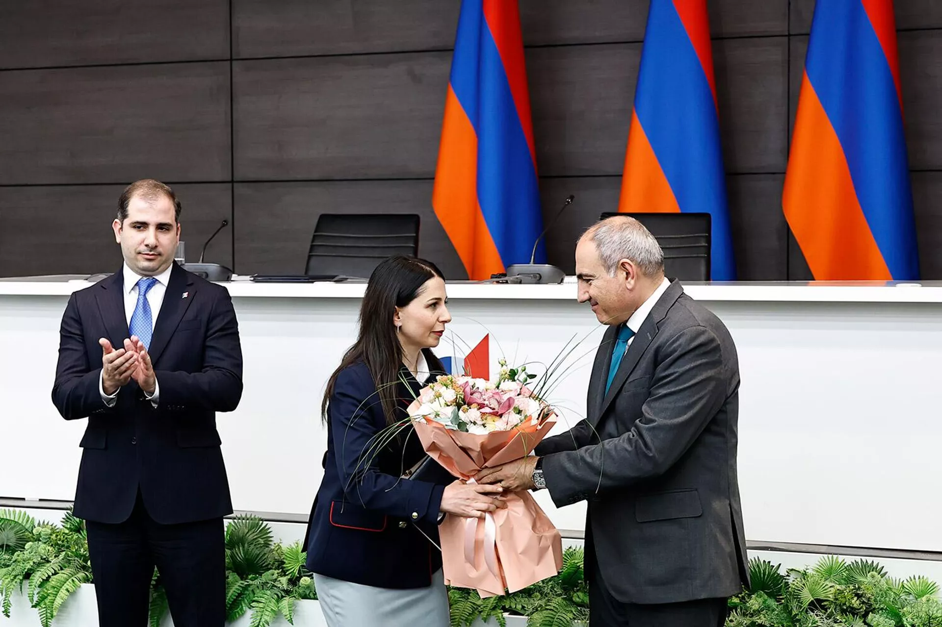 Премьер-министр Никол Пашинян посетил Комитет по государственным доходам (26 декабря 2025). Еревaн - Sputnik Армения, 1920, 26.12.2025