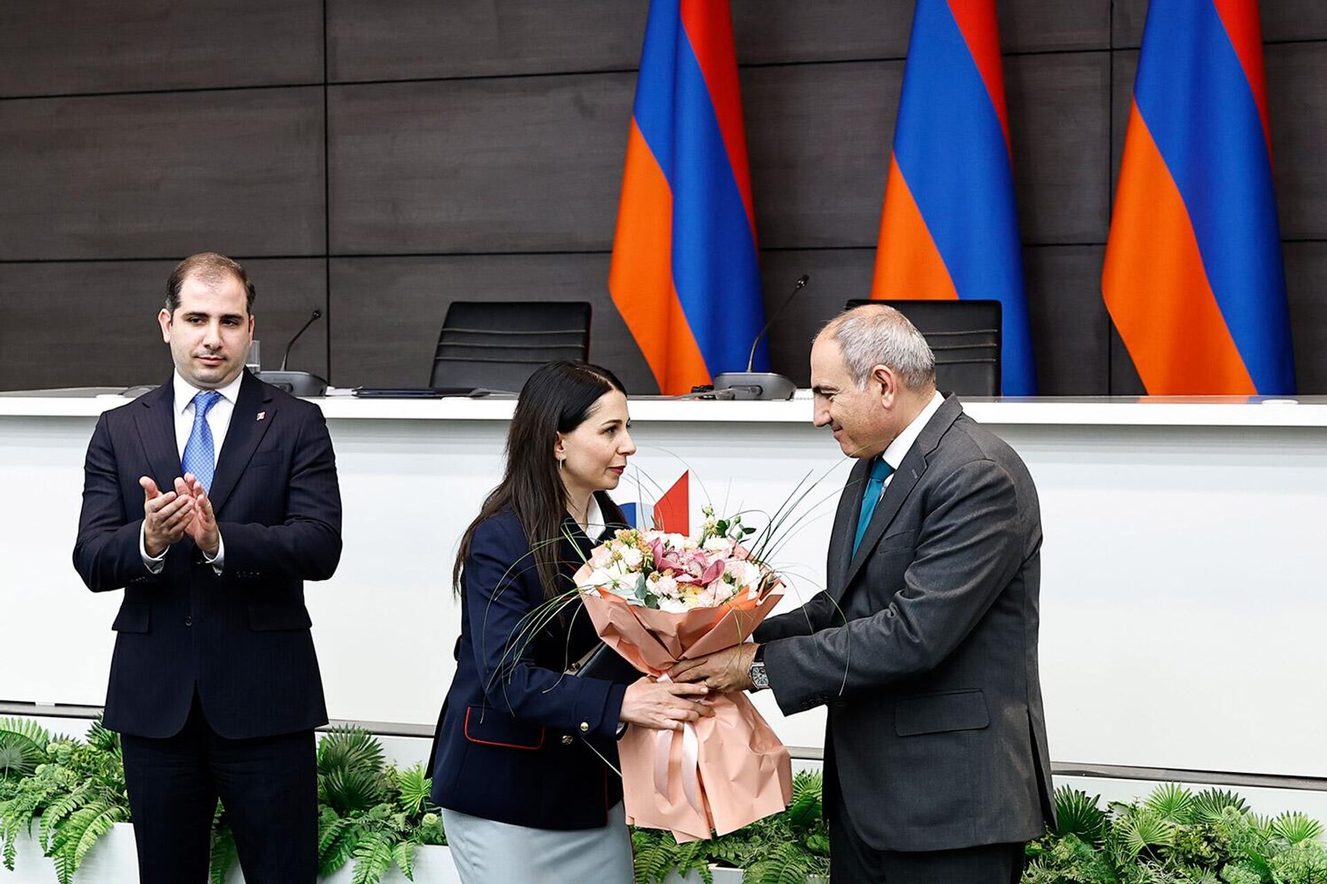 Премьер-министр Никол Пашинян посетил Комитет по государственным доходам (26 декабря 2025). Еревaн - Sputnik Армения, 1920, 26.12.2025