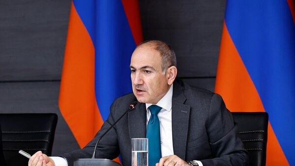 Премьер-министр Никол Пашинян посетил Комитет по государственным доходам (26 декабря 2025). Еревaн - Sputnik Армения