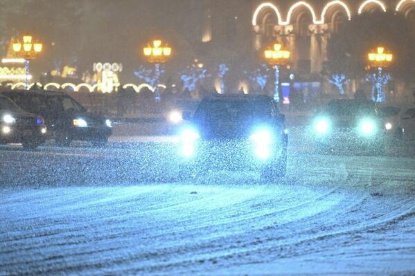 Նույնիսկ պարեկային մեքենաներն ավելի տոնական տեսք ունեն։ - Sputnik Արմենիա