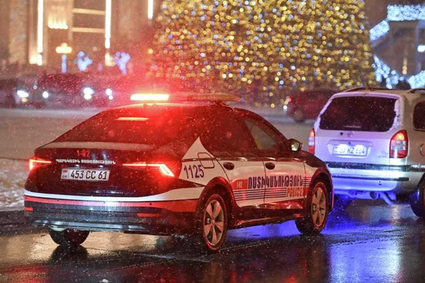 Նույնիսկ պարեկային մեքենաներն ավելի տոնական տեսք ունեն։ - Sputnik Արմենիա