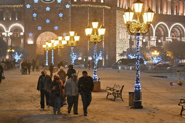 Երկրի գլխավոր հրապարակը տոնական հանդերձանքով է զարդարվել։ - Sputnik Արմենիա