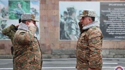 Замминистра обороны, начальник Генштаба ВС РА, генерал-лейтенант Эдуард Асрян посетил Республиканский сборный пункт в преддверии зимнего призыва (28 декабря 2025). Еревaн