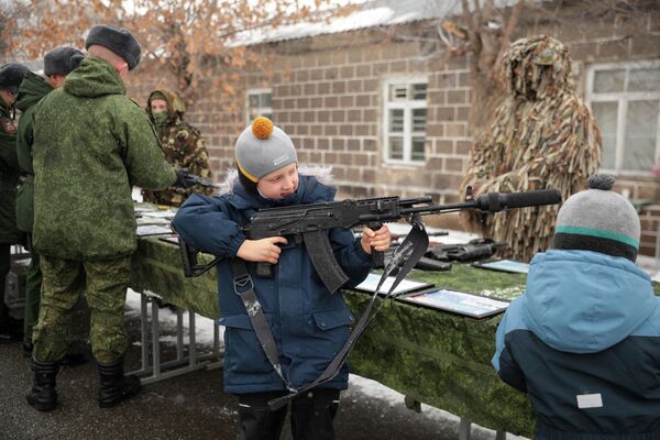 Торжественные мероприятия по случаю 84-летия российской военной базы (29 декабря 2025). Гюмри - Sputnik Армения