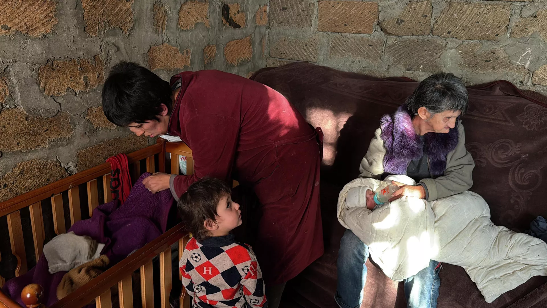 Социально необеспеченная семья Ованнисян - Sputnik Армения, 1920, 30.12.2025