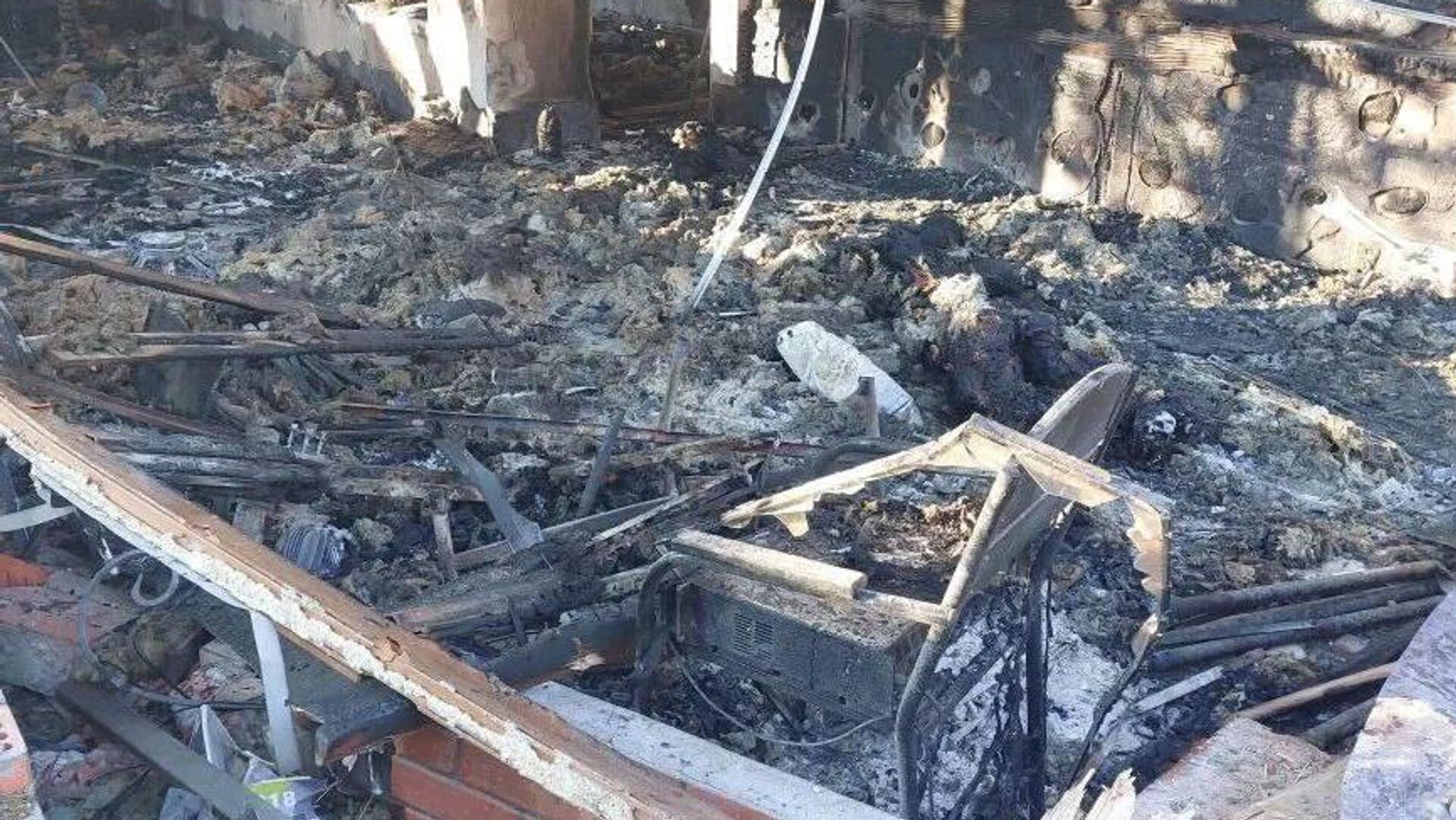 Последствия атаки украинских БПЛА в Хорлах (1 января 2026). Херсонская область - Sputnik Армения, 1920, 02.01.2026