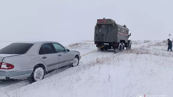 Փրկարարներն օգնում են վարորդներին - Sputnik Արմենիա