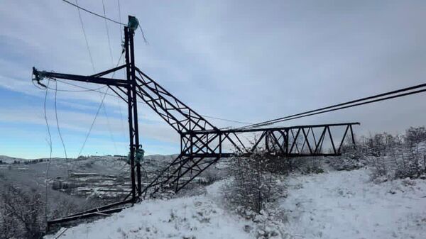 Обрушенные мачты линий электропередач - Sputnik Армения