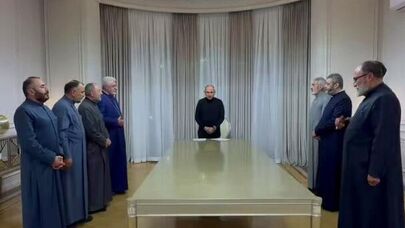 Премьер-министр Никол Пашинян с архиепископами объявляют о реформации ААЦ