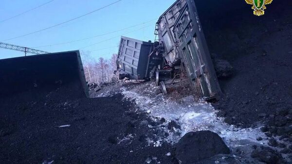 Около 35 вагонов с углем сошли с пути на перегоне Гудачи – Гонжа (5 января 2026). Амурская область - Sputnik Армения