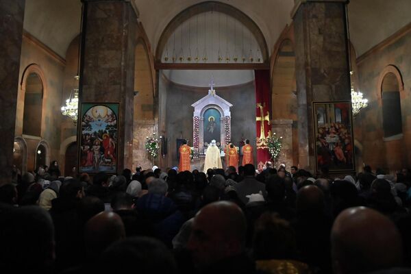 Праздничная вечерня в церкви Сурб Саркис - Sputnik Армения