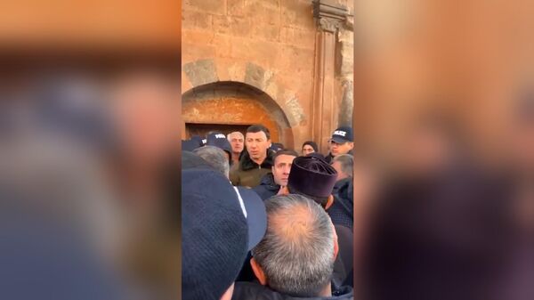 Напряженная ситуация у церкви Сурб Аствацацин (Пресвятой Богородицы) в Талине - Sputnik Армения