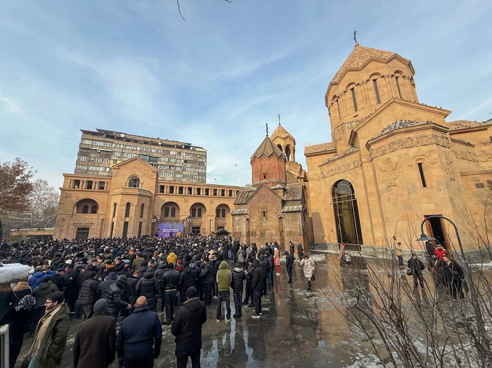 Митинг во дворе церкви Святой Анны (6 января 2026). Еревaн - Sputnik Армения, 1920, 06.01.2026
