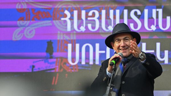 Митинг во дворе церкви Святой Анны (6 января 2026). Еревaн - Sputnik Армения