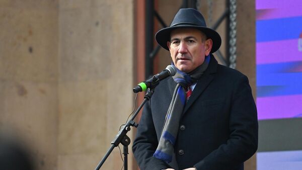 Митинг во дворе церкви Святой Анны (6 января 2026). Еревaн - Sputnik Армения