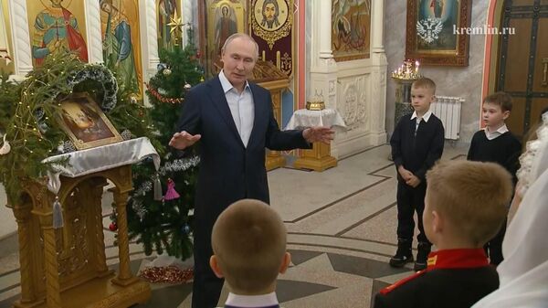 Путин поздравил военных с Рождеством и наступившим Новым годом и обратился к их детям - Sputnik Армения