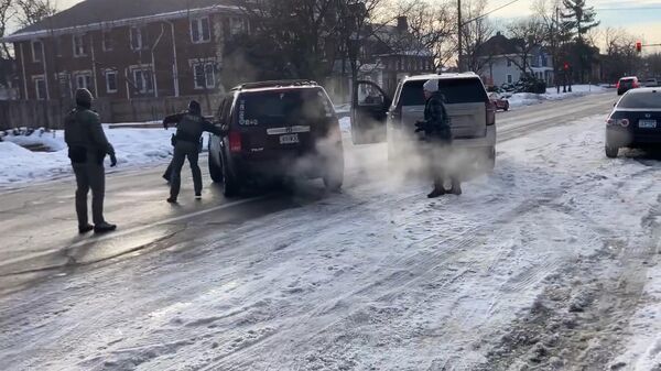 Агент иммиграционной службы США застрелил женщину - Sputnik Армения