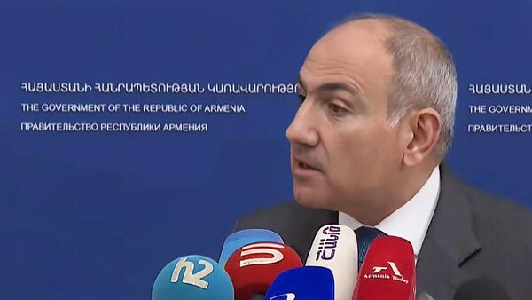 Премьер-министр Никол Пашинян проводит брифинг (9 января 2026). Еревaн - Sputnik Армения