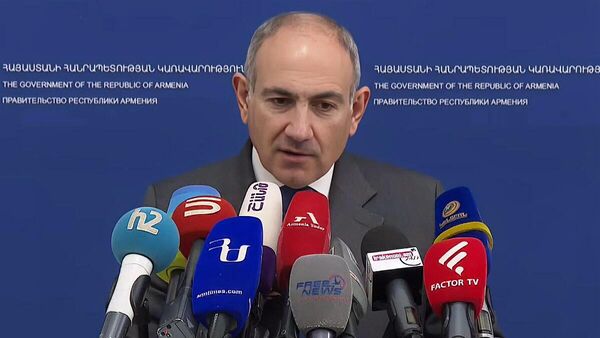 Премьер-министр Никол Пашинян проводит брифинг (9 января 2026). Еревaн - Sputnik Армения