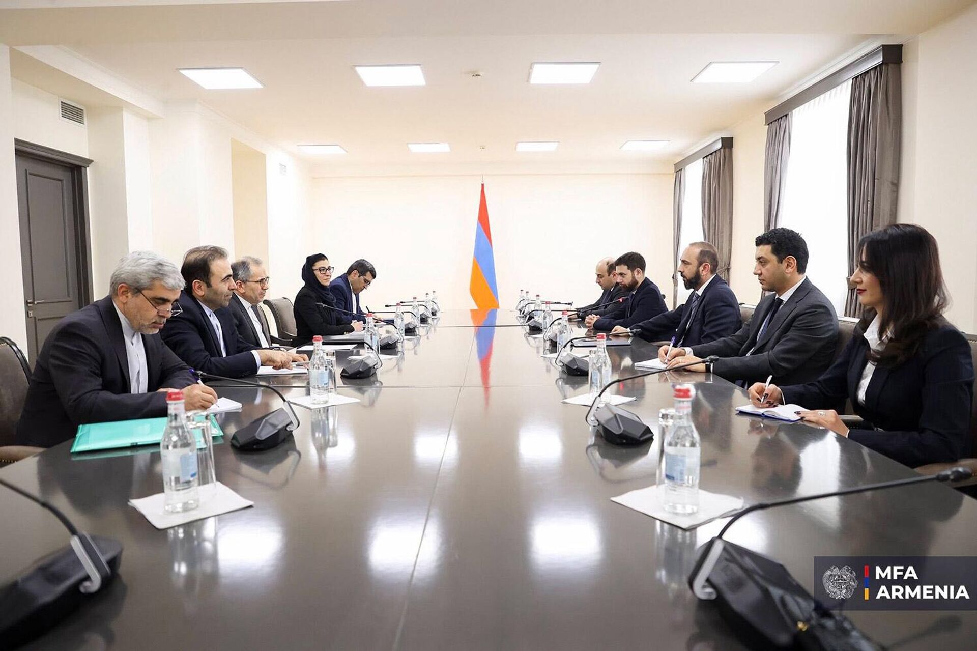 Министр иностранных дел Арарат Мирзоян принял замминистра иностранных дел Ирана Маджида Тахта Раванчи (8 января 2026). Еревaн - Sputnik Армения, 1920, 08.01.2026