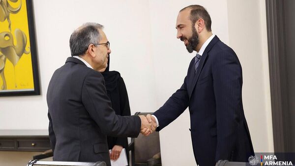 Министр иностранных дел Арарат Мирзоян принял замминистра иностранных дел Ирана Маджида Тахта Раванчи (8 января 2026). Еревaн - Sputnik Армения