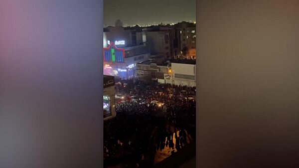 Протесты в Иране не стихают – кадры из Тегерана - Sputnik Армения