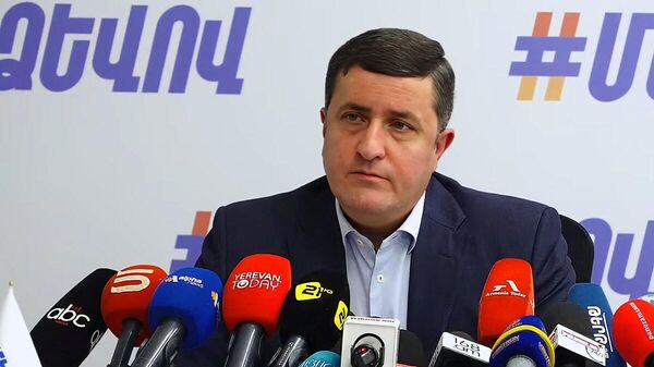 Давид Казинян во время пресс-конференции (9 января 2026). Еревaн - Sputnik Армения