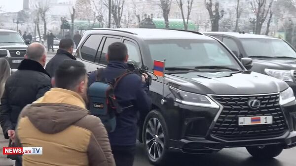 Նիկոլ Փաշինյանին սպասարկող մեքենան. արխիվային լուսանկար - Sputnik Արմենիա