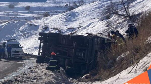 Վայոց Ձորում բեռնատար է կողաշրջվել - Sputnik Արմենիա