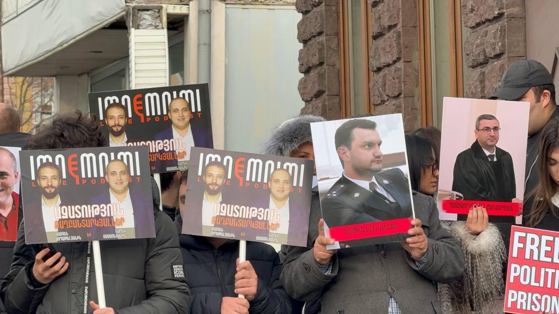 Пикет команды AntiFake.am перед представительством делегации ЕС в Армении (13 января 2026). Еревaн - Sputnik Արմենիա, 1920, 13.01.2026