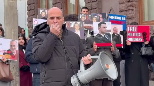 Սա չլսված և չտեսնված բան է. Դավիթ Ֆիդանյանը` հացադուլավոր Նարեկ Սամսոնյանին պատժախուց տանելու մասին - Sputnik Армения