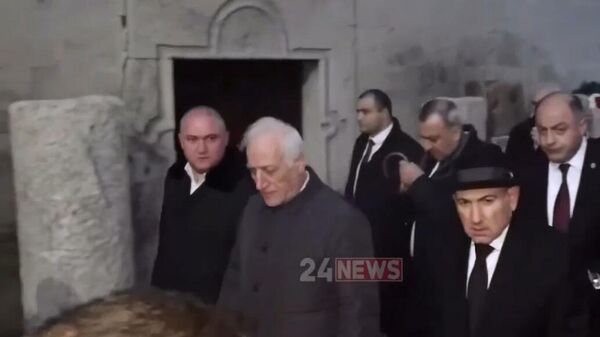 Панихида по отцу Вазгена Саркисяна - Sputnik Армения