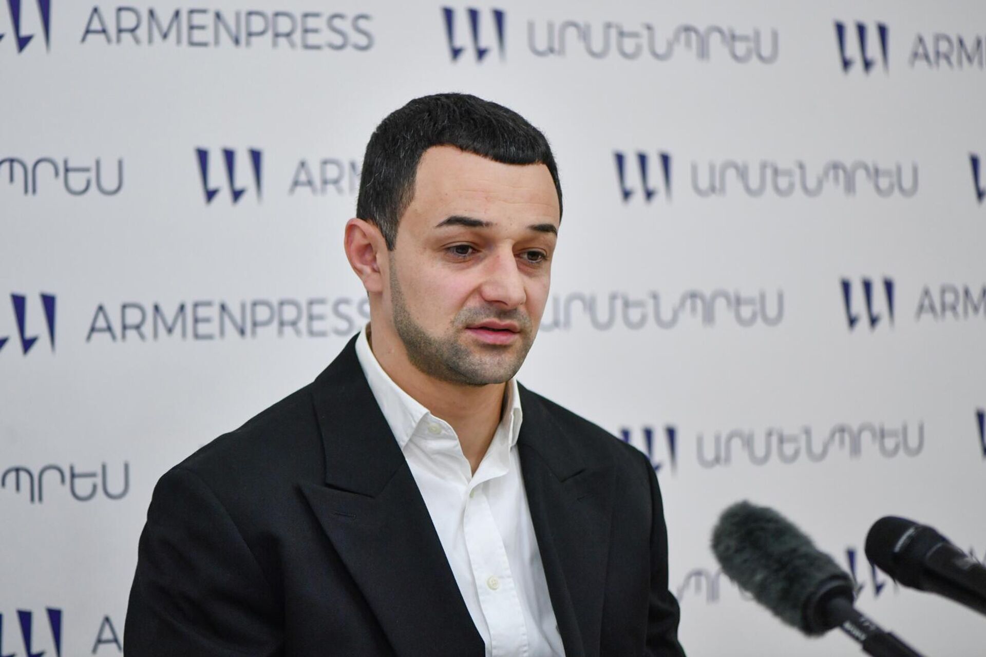 Пресс-конференция директора ЗАО Скорая медицинская помощь Рубена Григоряна (14 января 2026). Еревaн - Sputnik Армения, 1920, 14.01.2026