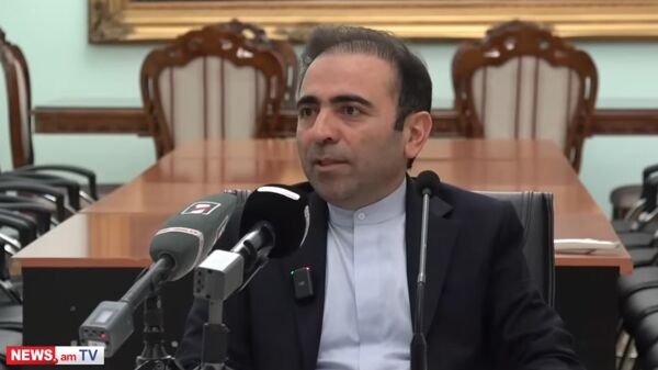 Пресс-конференция посла Ирана Халила Ширголами (14 января 2026). Еревaн - Sputnik Армения