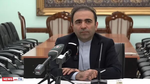 Пресс-конференция посла Ирана Халила Ширголами (14 января 2026). Еревaн - Sputnik Արմենիա