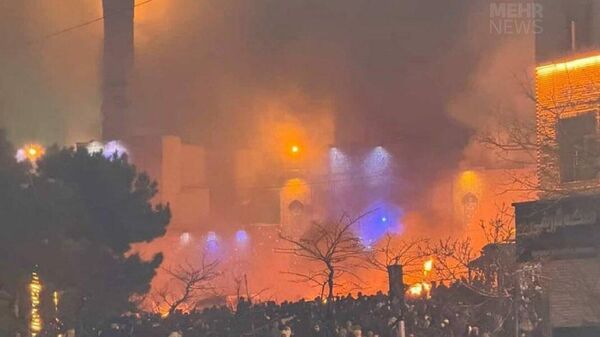 Թեհրանի Սաադաթ Աբադ թաղամասում այրվող մզկիթը - Sputnik Արմենիա