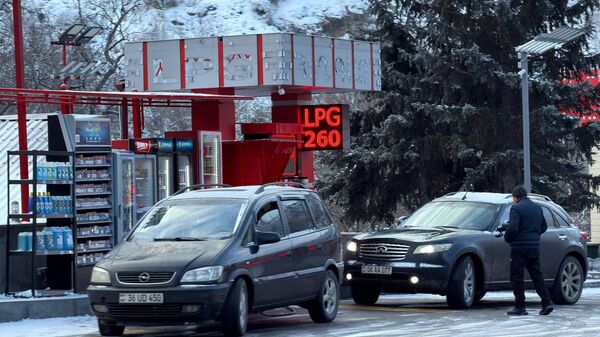 Автозаправочная станция в Ереване - Sputnik Армения
