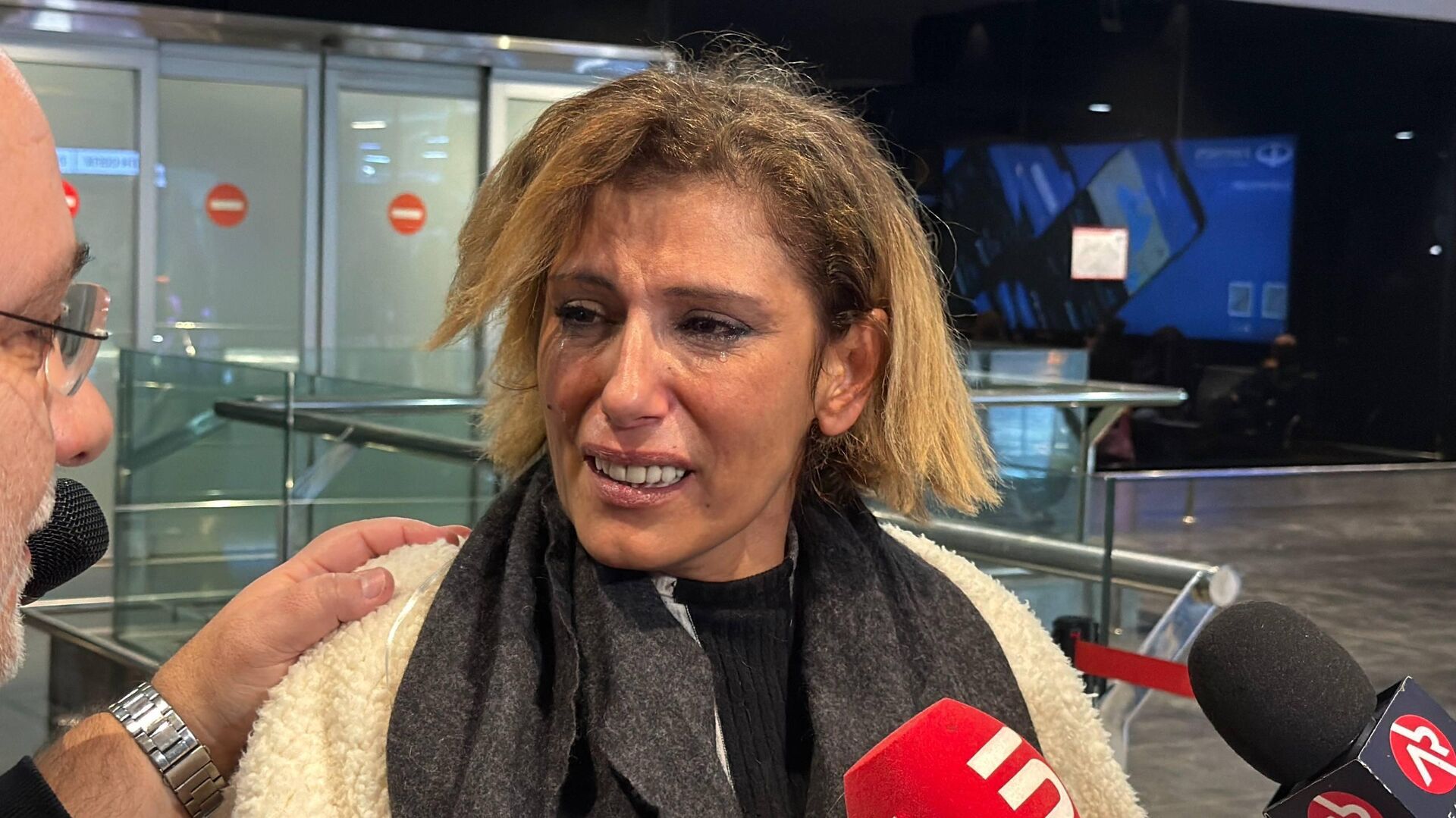 Линда Эулджекджян в аэропорту Звартноц (15 января 2026). Еревaн - Sputnik Армения, 1920, 15.01.2026