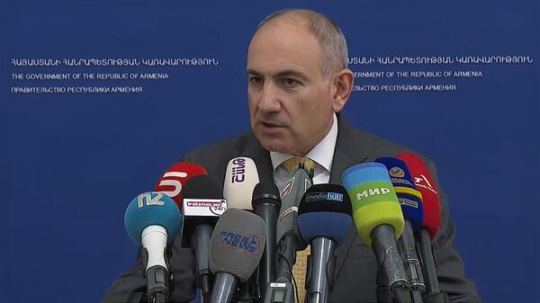Премьер-министр Никол Пашинян отвечает на вопросы журналистов (15 января 2026). Еревaн - Sputnik Армения