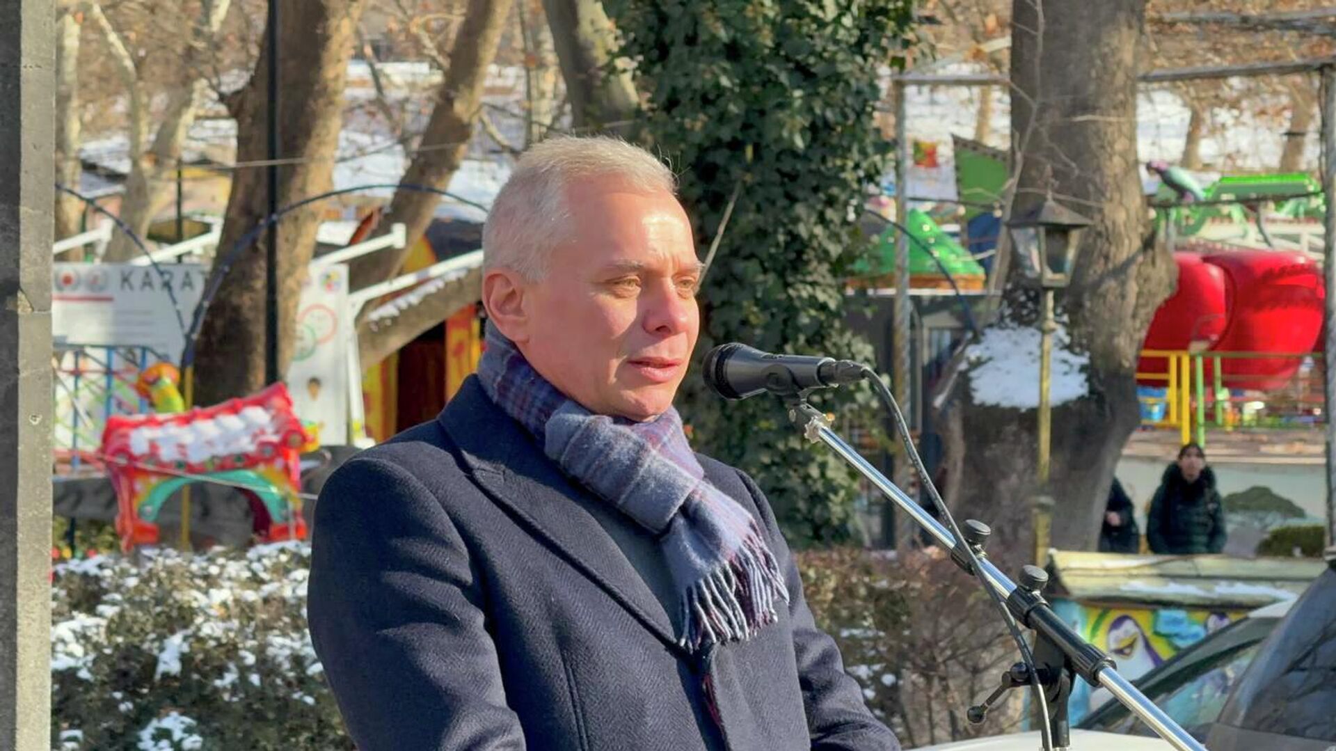 Презентация книги Судьба по имени Грибоедов у памятника писателю и дипломату в день его рождения (15 января 2026). Еревaн - Sputnik Армения, 1920, 15.01.2026