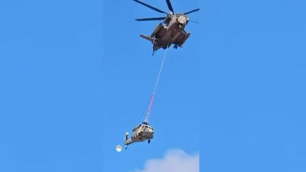 Вертолет ВВС Израиля разбился при попытке транспортировки из-за разрыва троса в воздухе - Sputnik Արմենիա