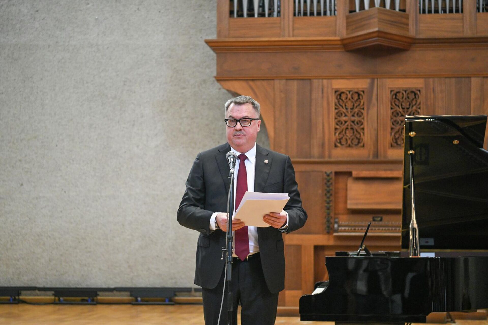 Руководитель представительства Россотрудничества в Армении Вадим Фефилов во время церемонии награждения победителей и участников XVI Национального конкурса Лучший учитель русского языка— 2025 (16 января 2026). Еревaн - Sputnik Армения, 1920, 16.01.2026